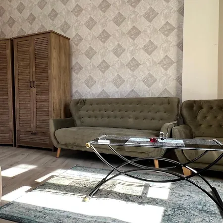 B112 By Small Apartment *