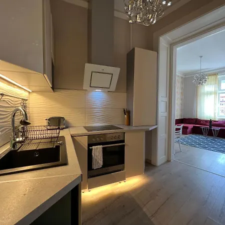 B112 By Small Apartment