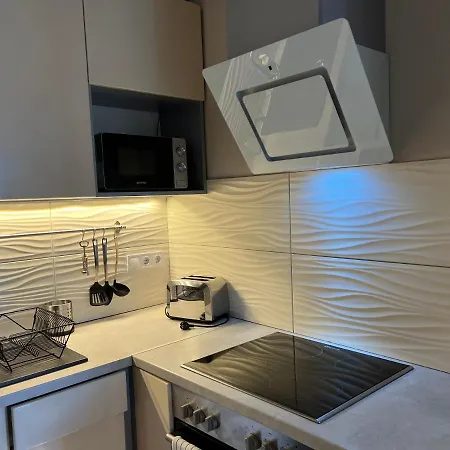 B112 By Small Apartment *