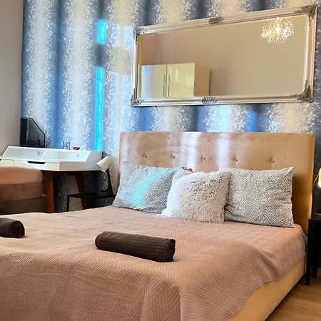 B112 By Small Apartment