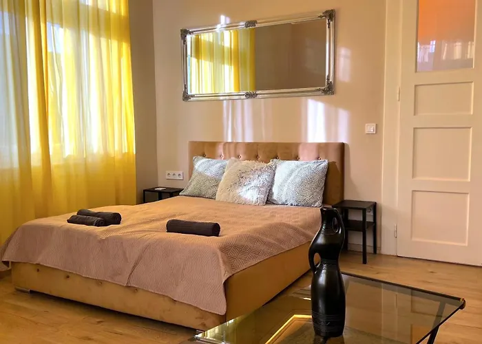 B112 By Small Apartament *